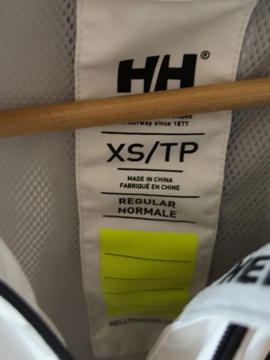 Vit vindjacka från Helly Hansen - 2