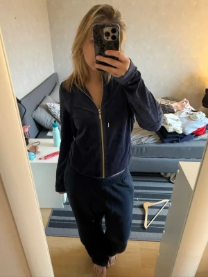 Zip up hoodie - Jättesnygg zip up hoodie från twilfit. Använd fåtal gånger.