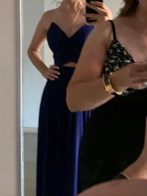 Marinblå balklänning - Endast använt en gång 🤍