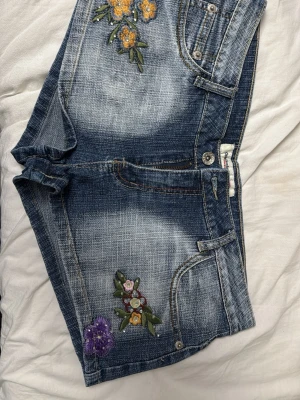 Jeans Shorts - Midja: 40cm tvärsöver, Midjehöjd: 21 cm❤️