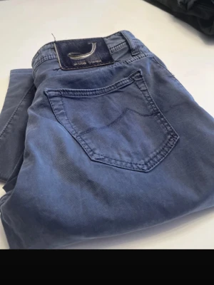 Jacob Cohen 688 - Fräscha och snygga Jacob Cohen style 688 | Nypris ca 3500-5000kr säljer för endast 749kr! | Bäldigt fräscha och inte använda mycket alls. | hör av dig vid frågor! 