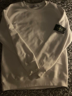 Stone Island tröja - Säljer nu en Stone Island tröja. Storlek Xs kan nog även passa S. Använd ett fåtal gånger. Pris kan diskuteras vid snabbare affär