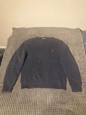 Ralph Lauren sweatshirt  - Säljer en riktigt snygg Ralph Lauren sweatshirt i storlek M. Tröjan är väldigt bra skick. Priset går att diskutera!