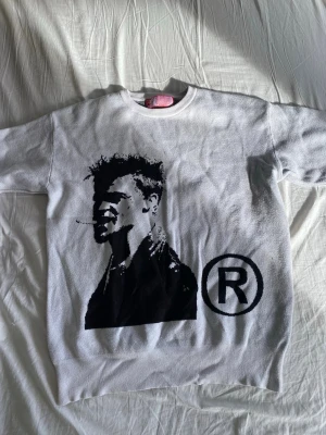 Joy divizn tröja fight club - Märket joy divizn med Brad pitt från fight club på, använd fåtal gånger men mycket bra skick 💥