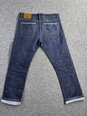 Wesc japansk selvage jeans / storlek 34 | 11.5 OZ - Säljer dessa riktigt snygga japanska selvage jeansen från Wesc. Dessa jeans produceras ej längre så ganska sällsynta | storlek 34 | har potential till att få riktigt snygg fade. Öppen för prisförslag. Mått: längd 95cm, fotöppning 20cm, innerben 70cm, midja 42cm