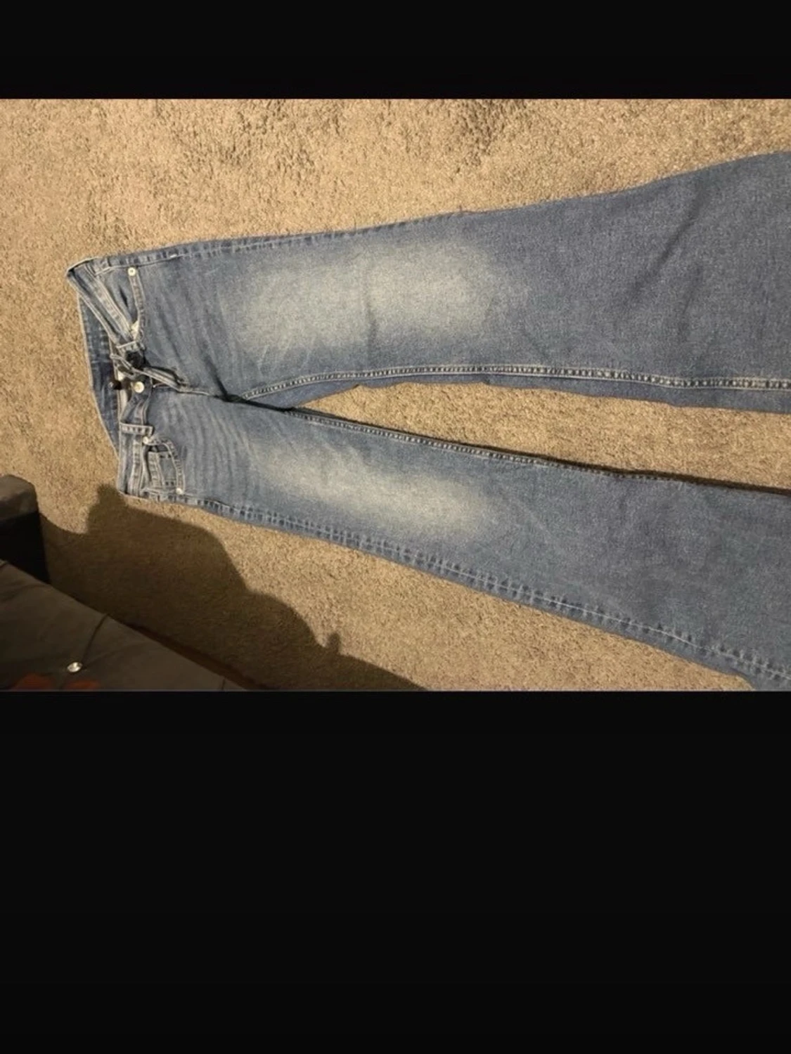 Blå bootcut jeans med slitna detaljer - 1