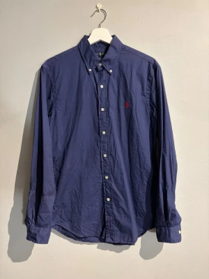 Ralph Lauren Skjorta - Fet Ralph Lauren skjorta // storlek M // slim fit // kontakta för mer bilder och info!🙌🏻