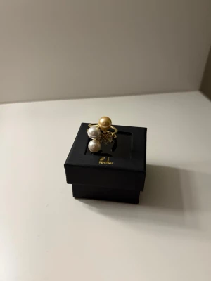 Ioaku Advent Calender 2025 Ring - Snowdrop Pearl - Ringen är i nyskick!