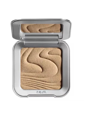 Hypernova Satin Matte Bronzer REM BEAUTY - NY i förpackning! Bronzer i ljusaste nyansen ”send 2 voicemail” från Ariana Grandes sminkmärke r.e.m beauty. Säljes billigt pga present som inte kommer till användning. Original pris: 339:-