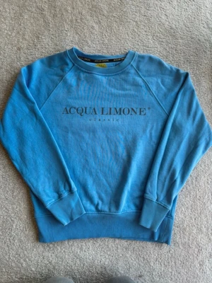 Acqua Limone sweatshirt  - Sååå sjukt snygg sweatshirt i perfekt blå färg😇😇