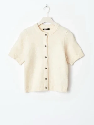 Krämvit kortärmad kofta - Kortärmad kofta från Gina Tricot.