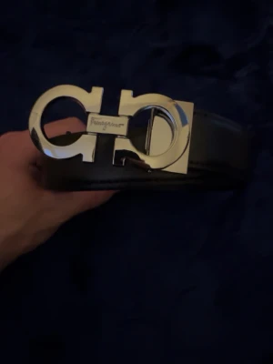 Svart bälte silver F - Sprillans nytt och oanvänt, 110-115cm. Ingår håltagningssnål!