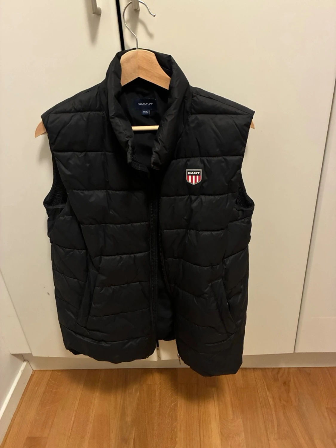 Svart GANT väst  - 3