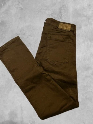 Svarta slim fit jeans från jack & jones - Säljer nu ett par svarta jeans ifrån Jack & jones i storlek W30 L34 i modellen glenn/slim fit.