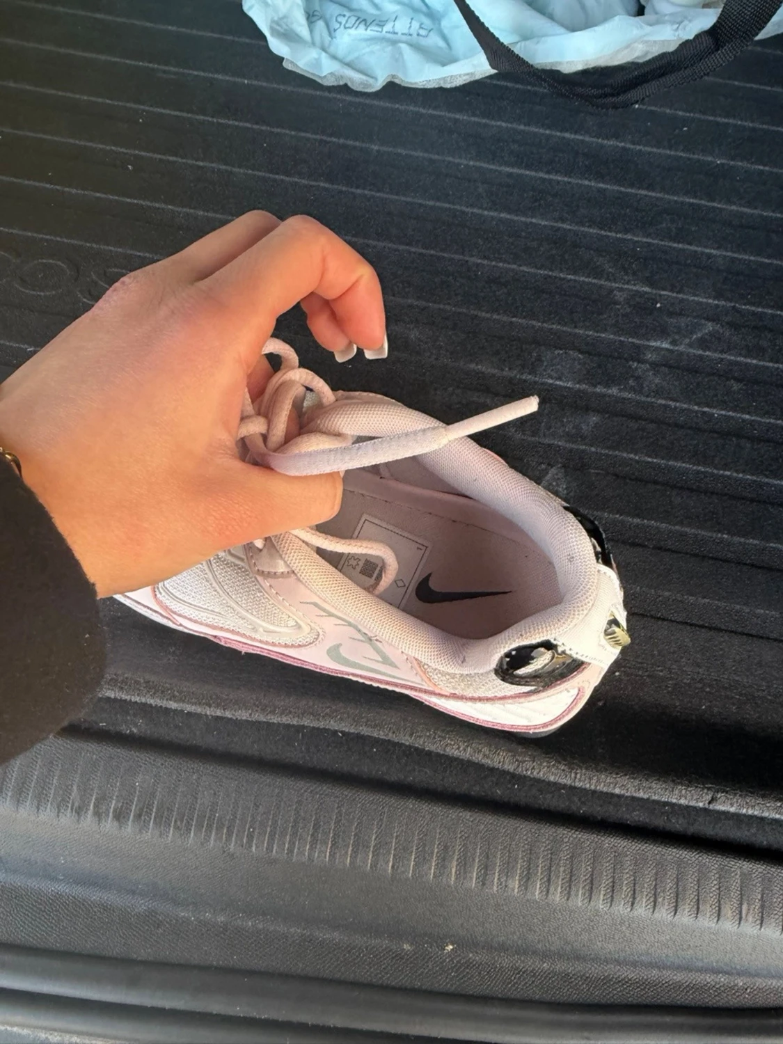 Nike Shox vita och rosa sneakers - 2