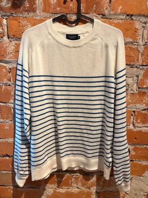 Merinoull tröja - Merinoull tröja från Holebrook Sweden, köpt på Oscar of Sweden, riktigt bra skick och passar mig som är 170cm och väger 60kg