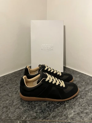 Maison Margiela Gats - Svarta Maison Margiela skor. Helt nya! Priset är inte fast. Kom privat för flera frågor!