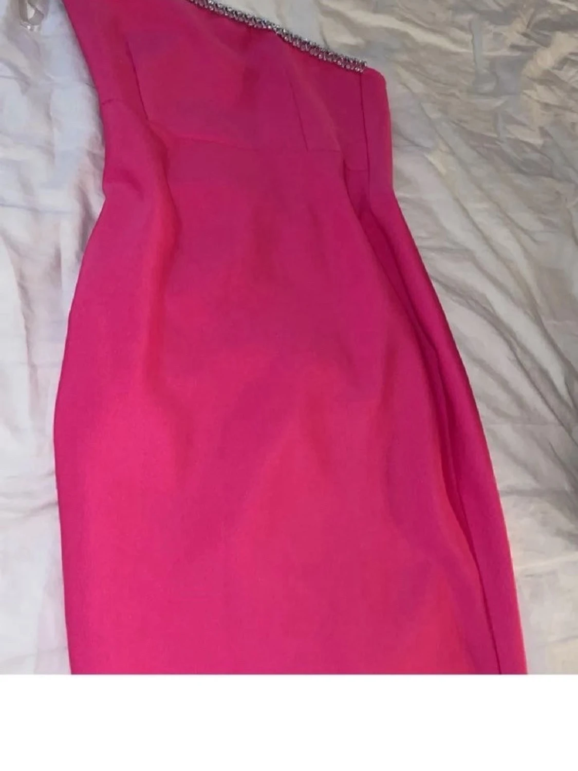 Två rosa klänningar i olika stilar - 1