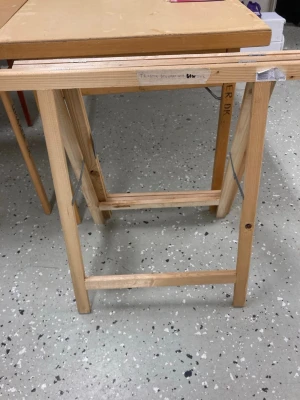 Träbock säljes - Träbockar från Biltema säljes. 80 kr för en, 150 för 2. Kvitto medföljer med garanti på 10 år. Snabb affär prioriteras.