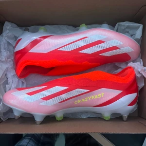 Crazyfast Elite - Säljer nu mina X Crazyfast Elite som är jätte snygga, pga att de sitter lite tajt vid tårna och kommer med extra droppar, Ny pris 2699 och pris kan alltid diskuteras de bara att höra av sig.