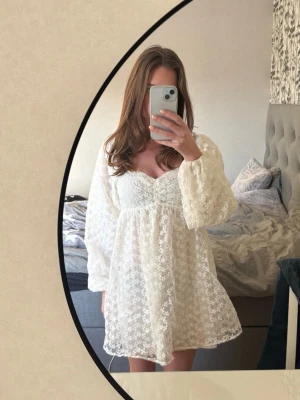 klänning - Superfin studentklänning. Köpt på Plick men är som ny 🩷