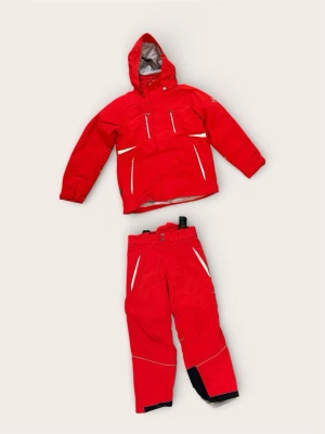 Rött Skidställ från Cross Sweden (Dam) – Strl 34 / XS - Säljer ett komplett och riktigt snyggt rött skidställ från kvalitetsmärket Cross. Perfekt för sen påskåkning eller för dig som vill fynda inför nästa säsong. Säljes som ett komplett set.  Tillhörande skidjacka (storlek 34)  Tillhörande skidbyxor (storlek 34)  Skick: Mycket fint skick på både jacka och byxa. Kommer från ett rök- och djurfritt hem.  Pris: 799 kr  Finns i Bromma. Snabb och smidig affär prioriteras.