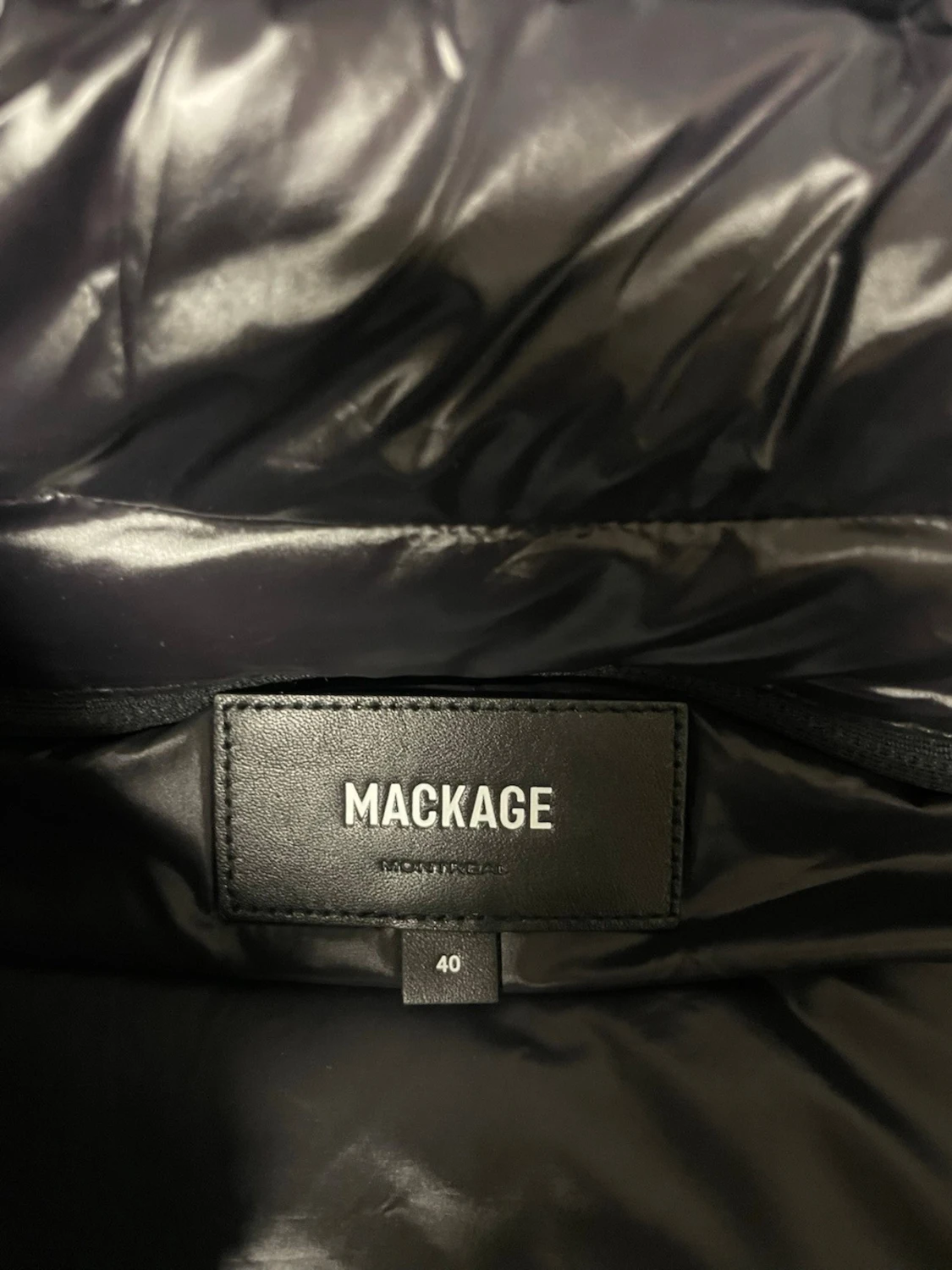 Svart lång dunjacka med pälskant från MACKAGE - 4