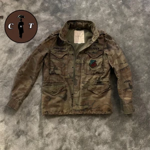 Supply Denim Ralph Lauren Field jacket - SDRL Fiel Jacket | Skick 8/10 | Nypris 3800kr vårat pris endast 1500 kr 💸 | Storlek M | Svarar gärna på era frågor och funderingar! Liten defekt se sista bilden! 