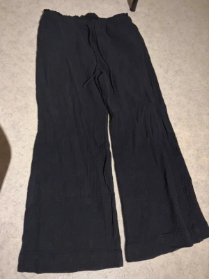 Byxor ifrån Gina tricot - Använda fåtal gånger fint skick 