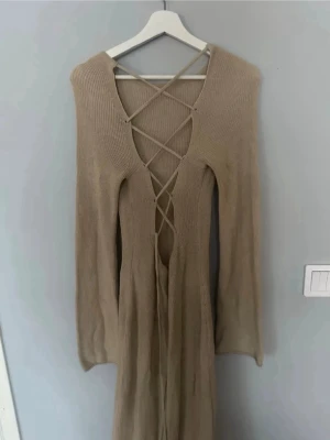 Långklänning med öppen rygg - Aldrig använd