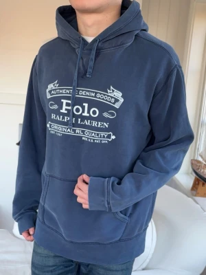 Polo Ralph lauren hoodie - denim goods - modell: 182cm, 72kg . storlek: large