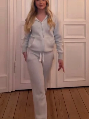 Gråa russemerch byxor - Gråa russemerch byxor i Stl xxs dem är i helt nyskick❤️