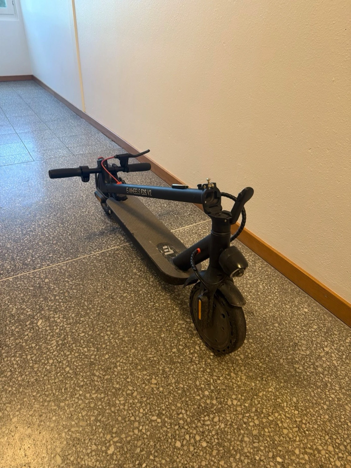 Svart elsparkcykel E-Wheels E2S V2 Long range - 1