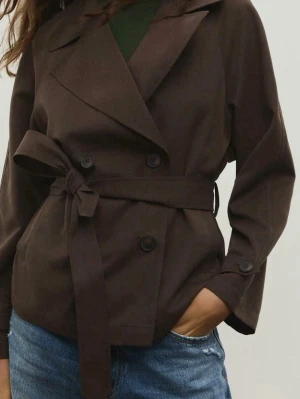 Brun trenchcoat med knytskärp - Helt nytt 