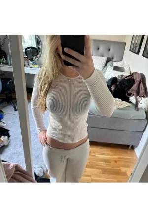 Söt topp - Jättefin topp från Zara, säljer då jag ej får nån användning av den ❣️