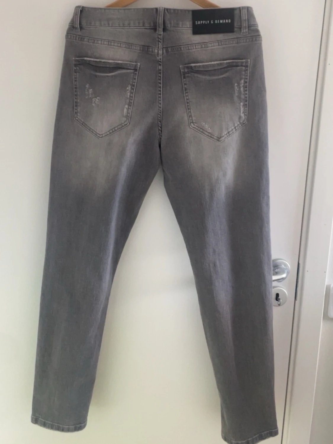 Grå jeans från  Supply & Demand - 2