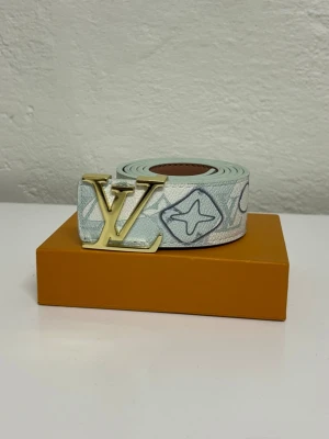 Lv Bälte  - Helt ny aldrig använd. Storlek 110. Snabb frakt endast bälte 