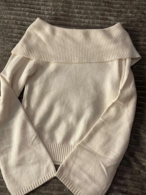 Stickad tröja  - Helt ny kostade 250kr