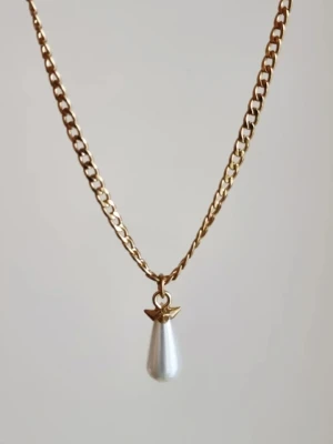 Handgjort halsband inspirerat av Maria Nilsdotter  - Material-rostfritt stål. 