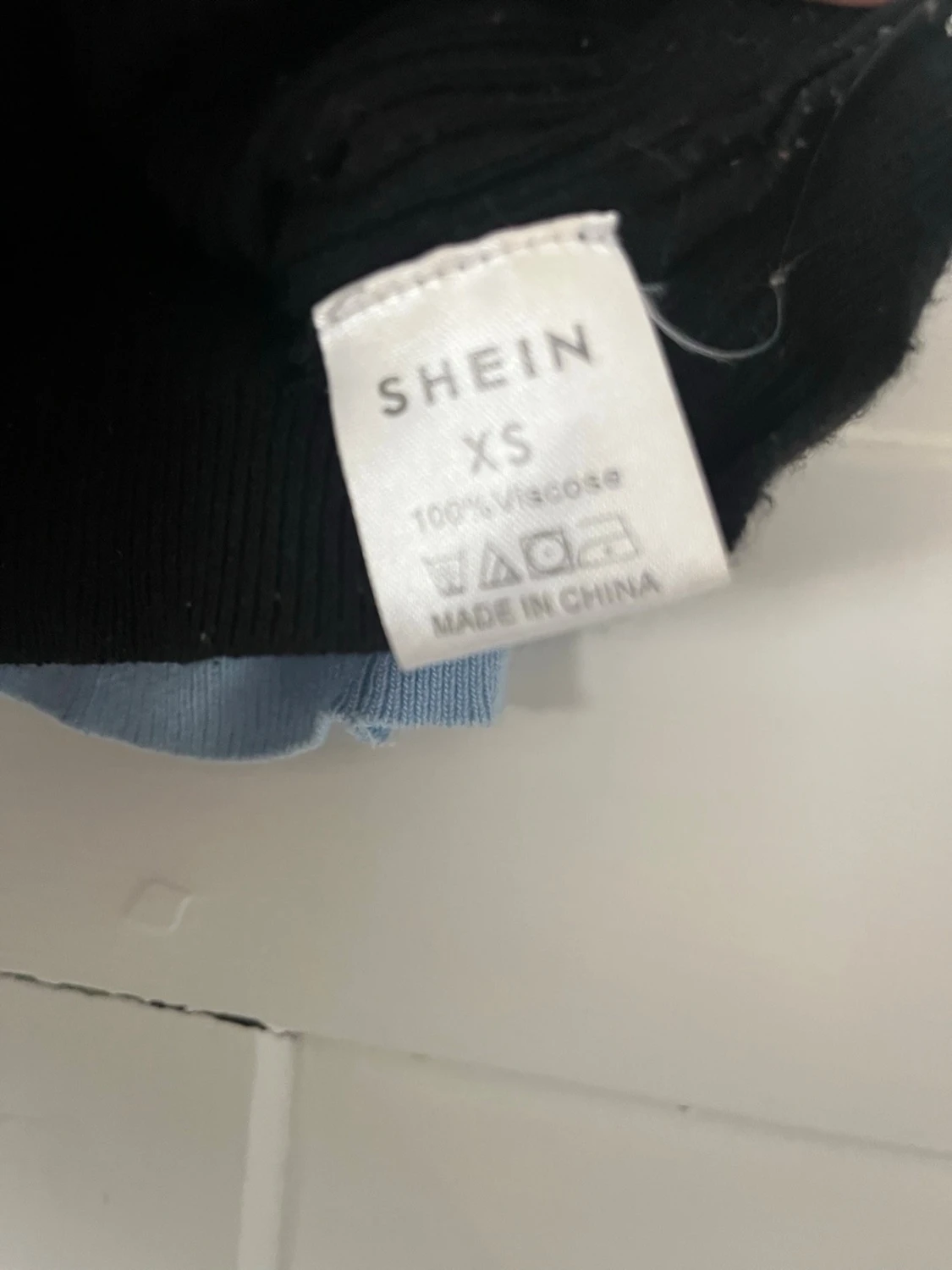 Vändbar ribbad linnetopp svart/blå - 2