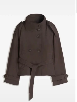 Bershka trenchcoat mörkbrun  - Snygg populär trenchcoat från Bershka!!