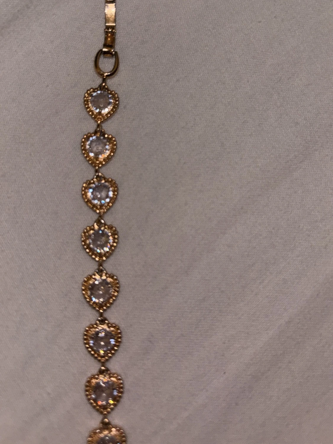 Guldigt armband med hjärtan och pärlor - 1