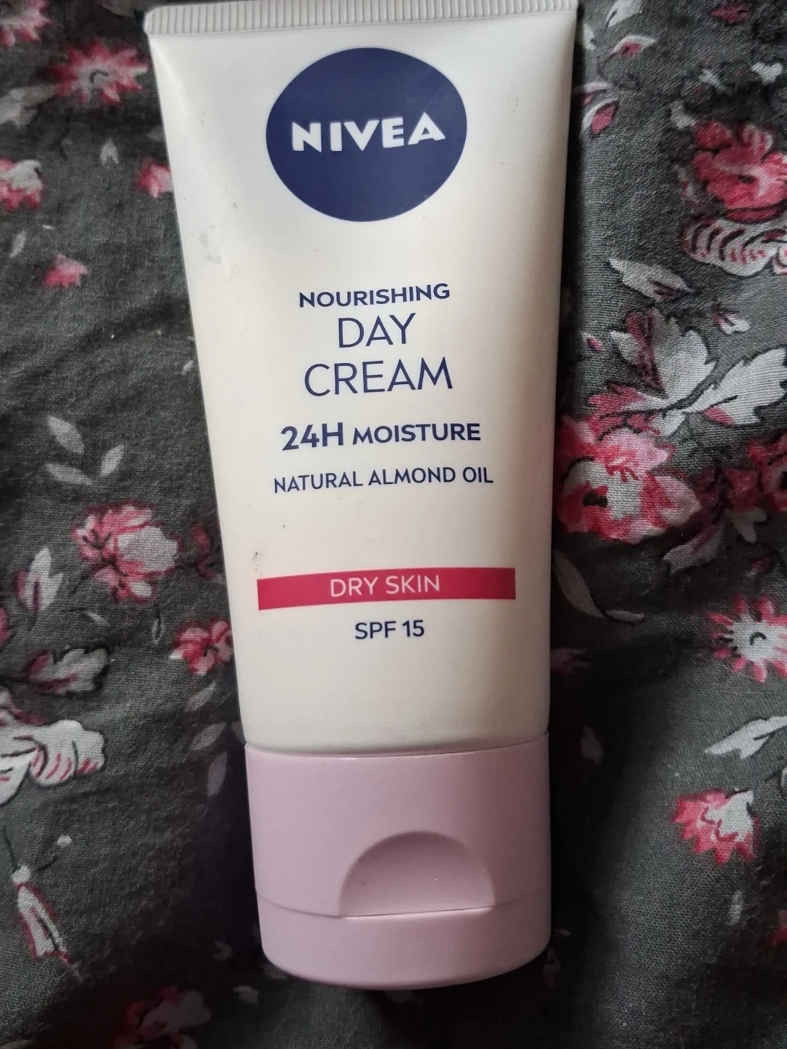 NIVEA Nourishing Day Cream SPF 15