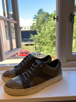 LANVIN SKOR  - Säljer dessa fina Lanvinskorna i storlek Uk 6, motsvarande 40/41. Väldigt ovanlig färgkombination, som är svår att få tag på. Toppen skick, knappt använda, 9/10. Hör av er vid frågor osv! 