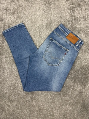 Replay jeans  - Ett par riktigt snygga jeans från Replay i storlek W34 L30 i modellen Willbi