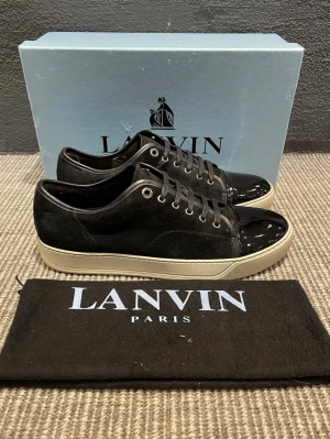 Lanvin skor  - Hej, säljer nu dessa svin snygga lanvin skor. Skorna är i grymt skick!  Begränsat antal boxar och dustbag. Hör av dig vid frågor.