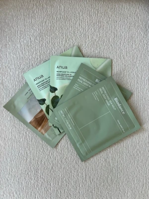 K-Beauty 5x Sheet Mask Bundle - Soothing ✨ - 5 st k-beauty ansiktsmasker för känslig, irriterad eller stressad hud - lugnar rodnad och stärker hudbarriären. Innehåller:  1x  Dr. Althea Oasis Soothing Mask,  2x Anua Heartleaf 77 Soothing Sheet Mask, 2x Biodance Refreshing Sea Kelp Real Deep Mask
