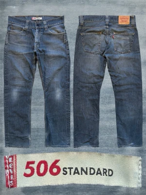 *Straight/Bootcut* Levi’s 506  - Ett par extremt snygga Levi’s jeans med en trevlig wash! Modellen kallas 506 och är rak med en gnutta bootcut! Storlek 32/32, utgå från måtten på sista bilden! Hör av dig vid frågor! 