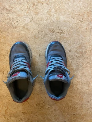 Nike Air Max 90  - Säljer mina nike air max 90 i storlek 39 för att dom har blivit för små för mig 