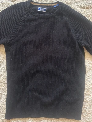 Sweatshirt från Jack & Jones - En skön stickad sweatshirt från Jack & Jones. 
